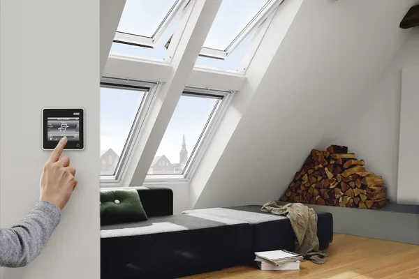 Bedienelement für fernbedienbare Dachfenster