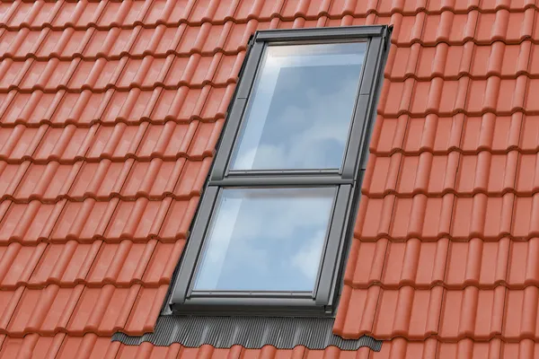 Blick auf eine Dachfläche mit Lichtband