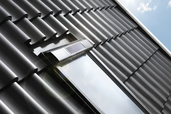 Dachfenster mit integriertem Solarpanel